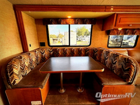 2016 Winnebago Vista 31KE RV Photo 3