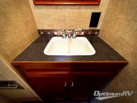 2016 Winnebago Vista 31KE RV Photo 4