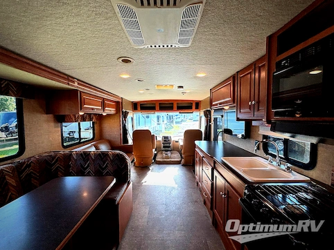 2016 Winnebago Vista 31KE RV Photo 2
