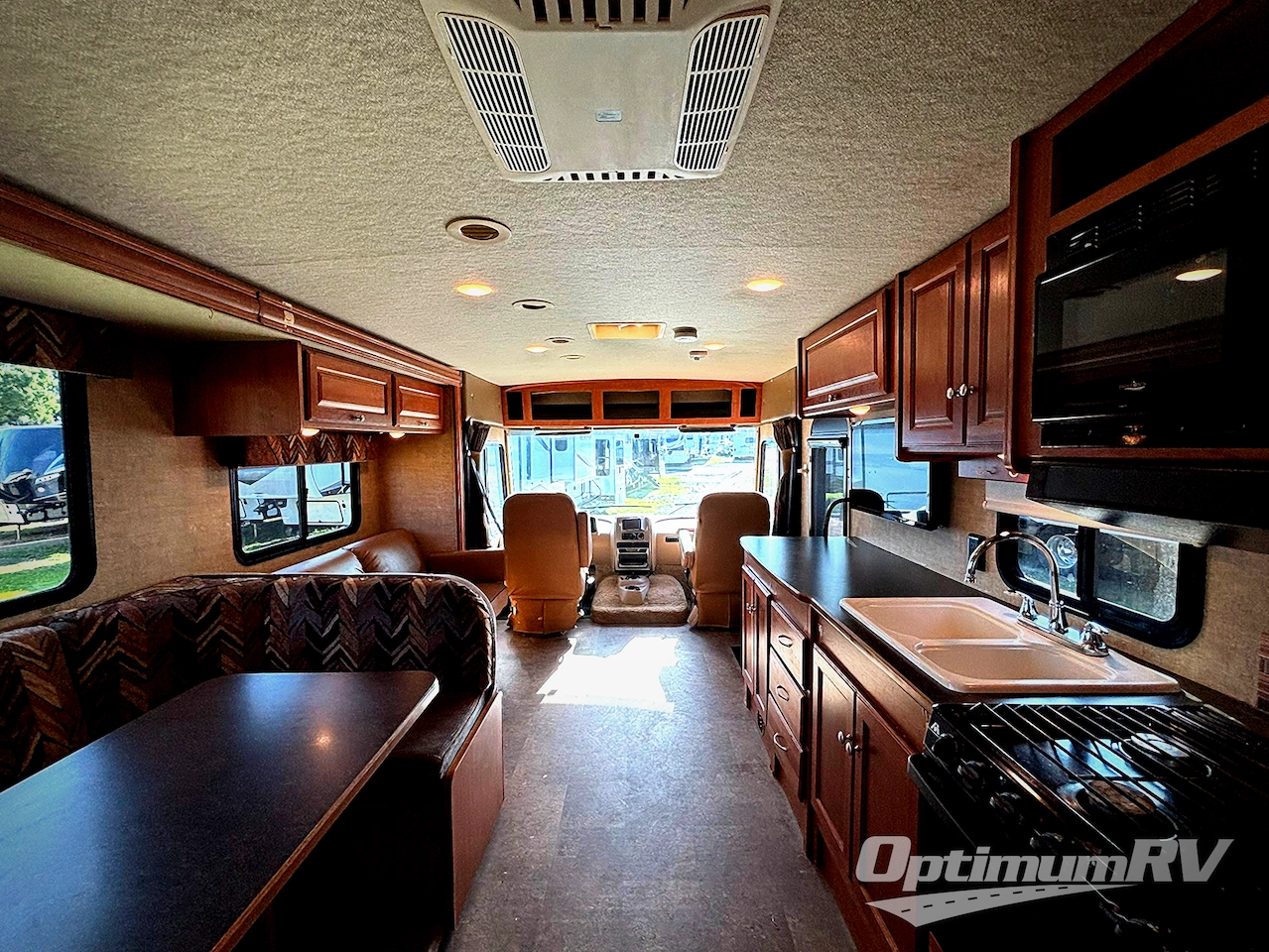 2016 Winnebago Vista 31KE Photo 5