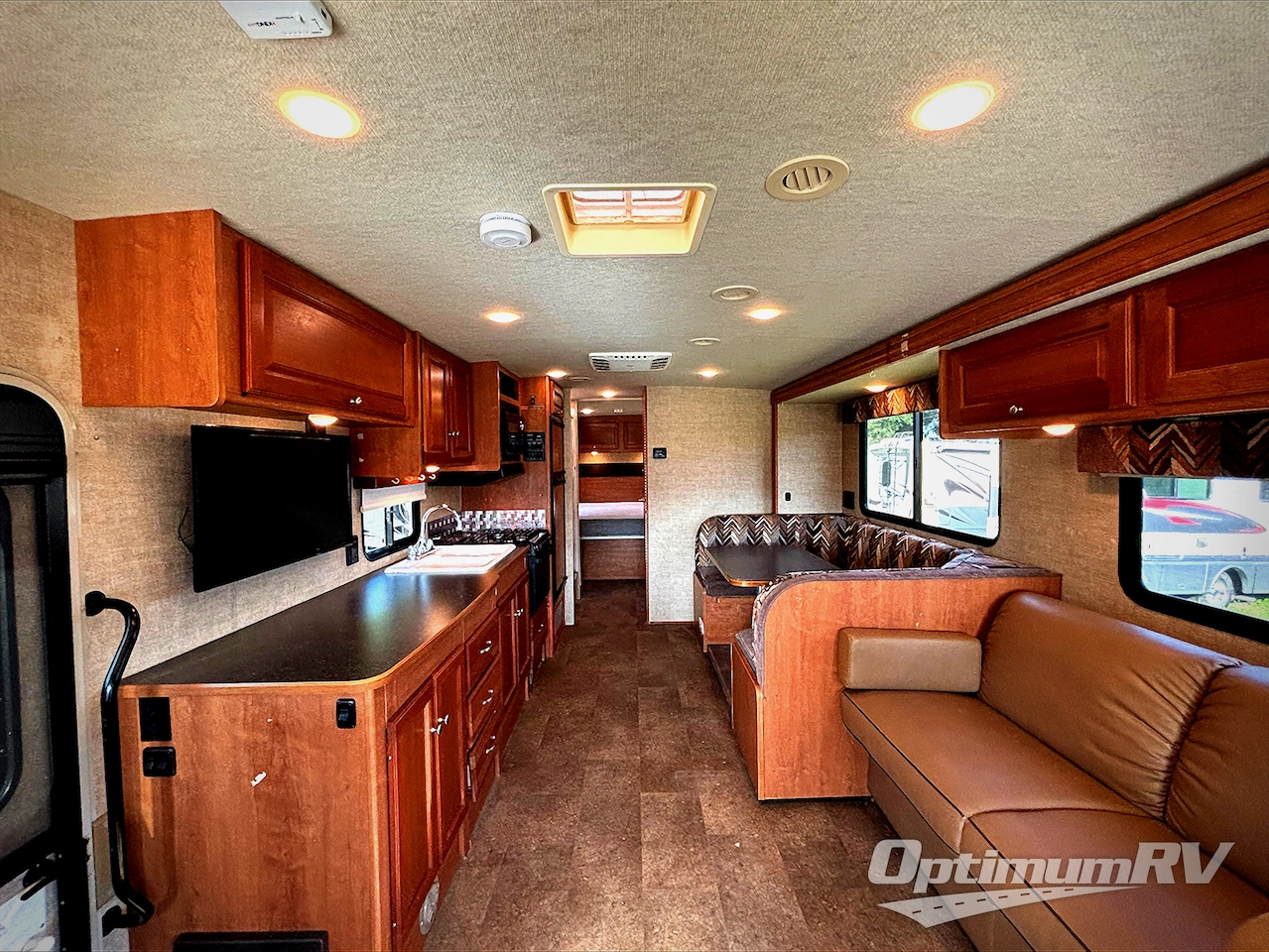 2016 Winnebago Vista 31KE Photo 4