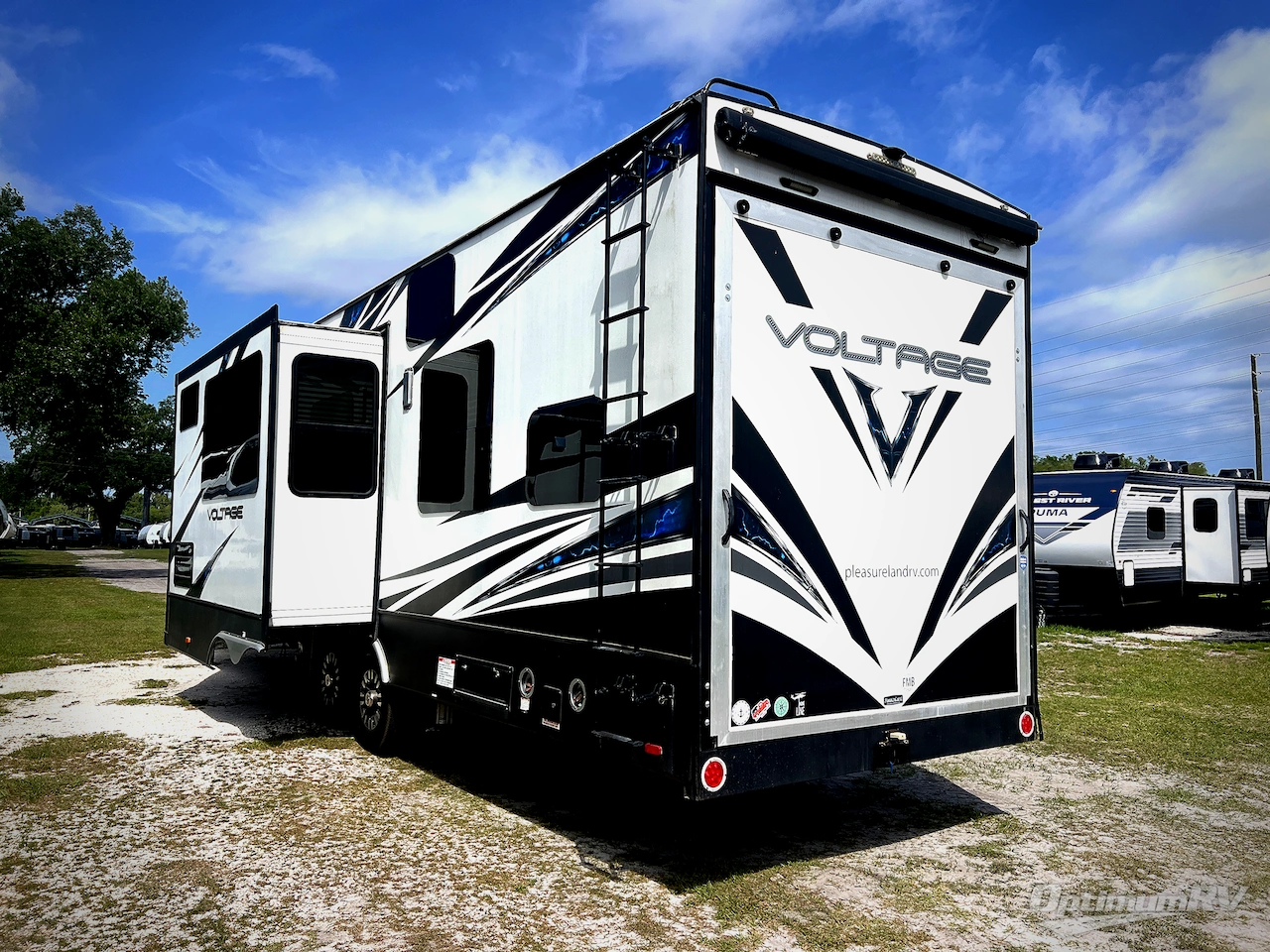 2018 Dutchmen Voltage V3705 Photo 2