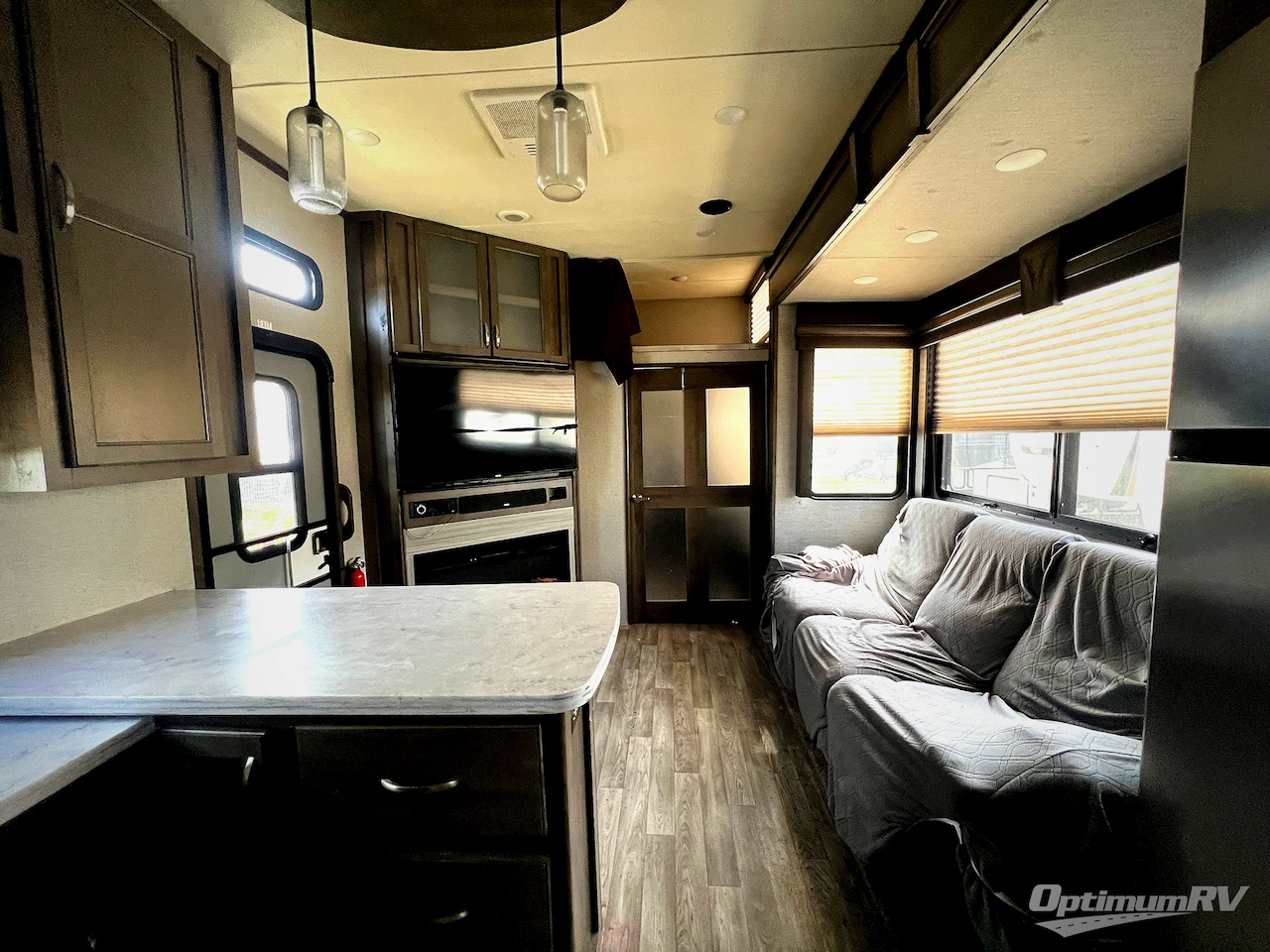 2018 Dutchmen Voltage V3705 Photo 4