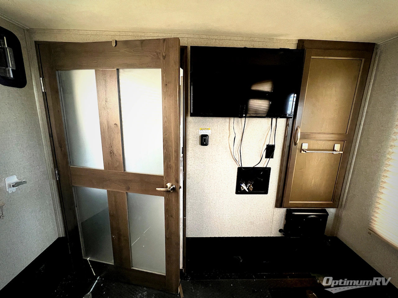 2018 Dutchmen Voltage V3705 Photo 17