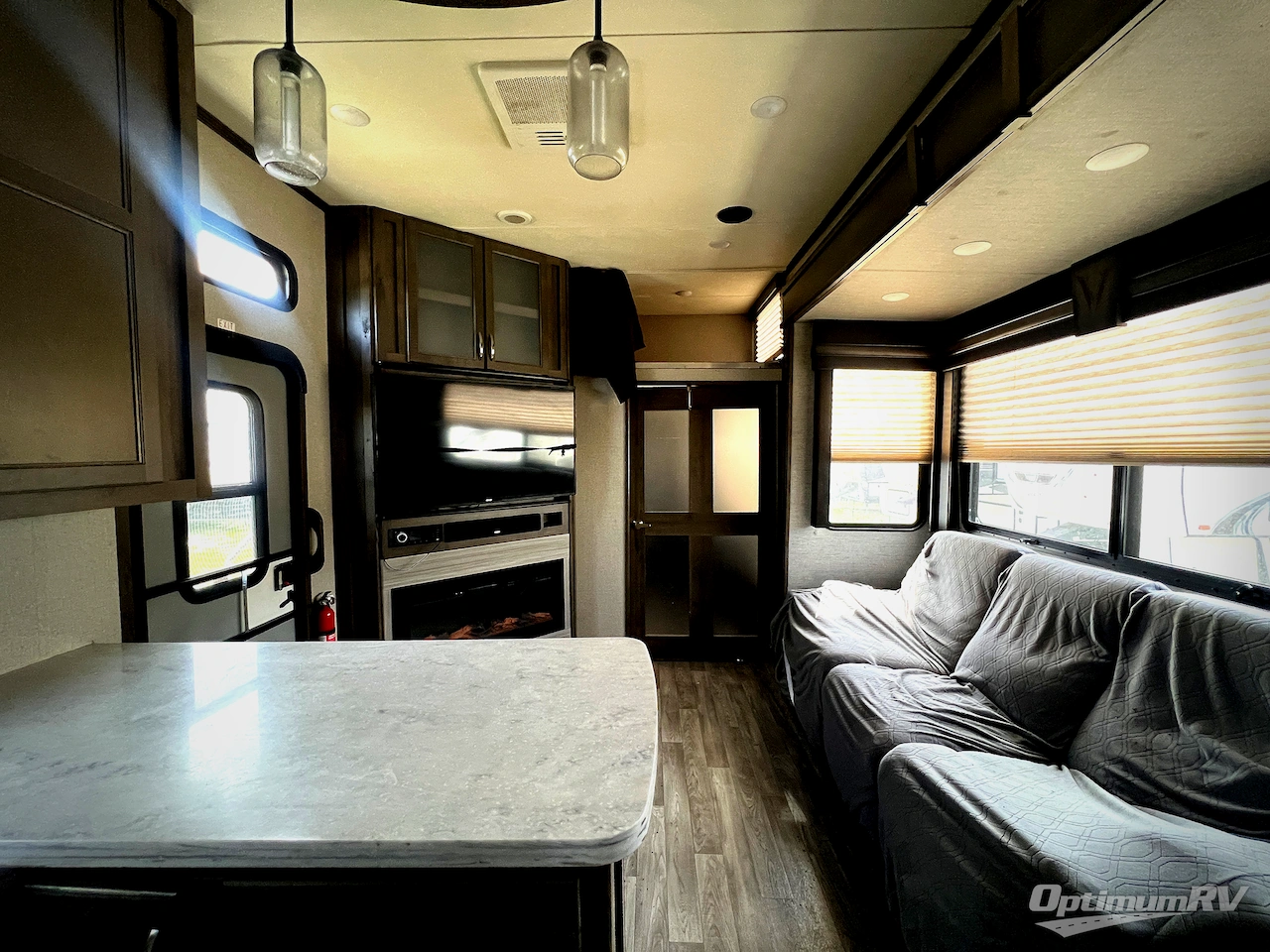 2018 Dutchmen Voltage V3705 Photo 19