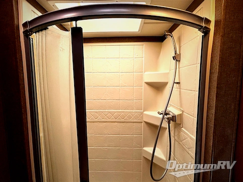 2015 Thor ACE 29.3 RV Photo 4