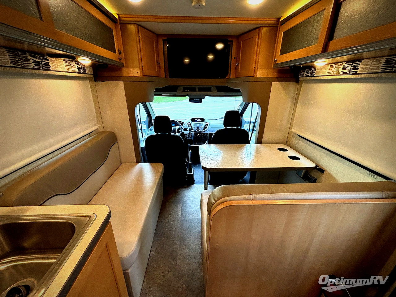 2017 Winnebago Fuse 23T Photo 5