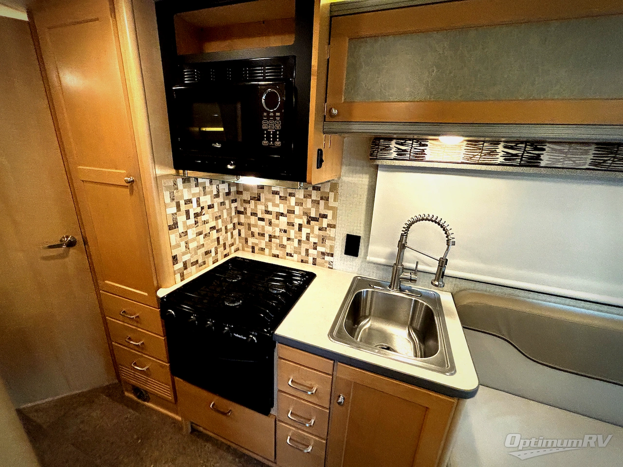 2017 Winnebago Fuse 23T Photo 6