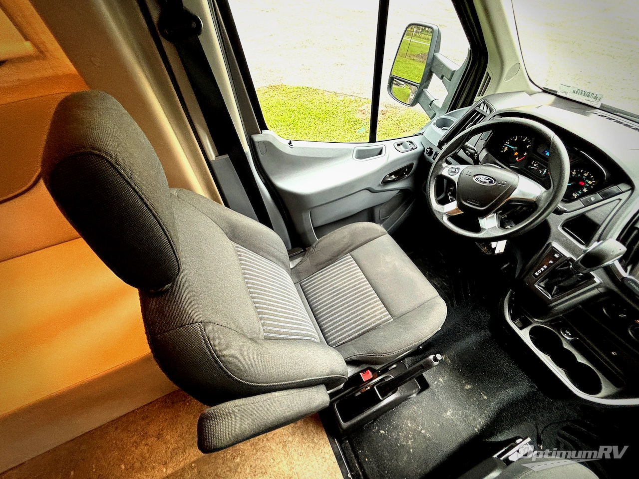 2017 Winnebago Fuse 23T Photo 7