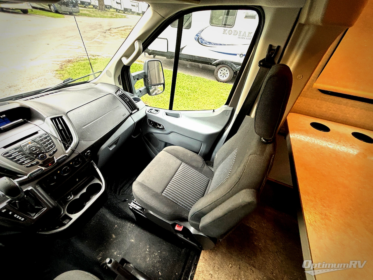 2017 Winnebago Fuse 23T Photo 9