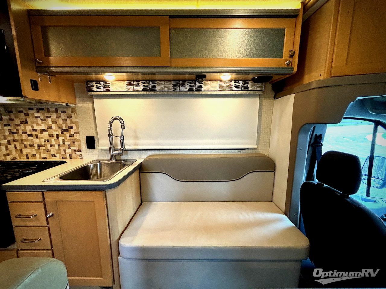 2017 Winnebago Fuse 23T Photo 12