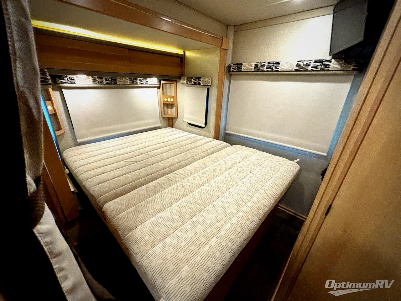 2017 Winnebago Fuse 23T Photo 15