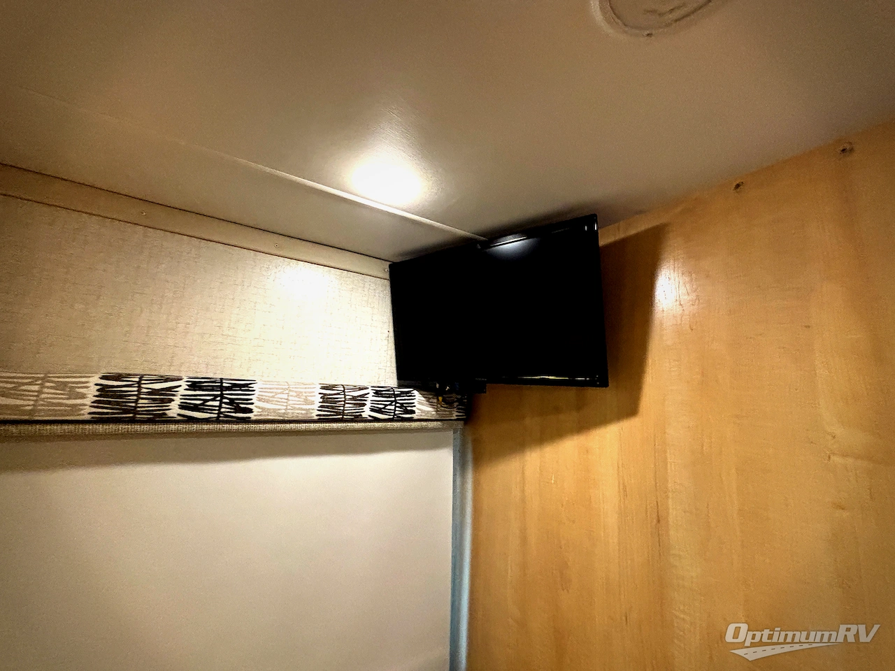2017 Winnebago Fuse 23T Photo 16