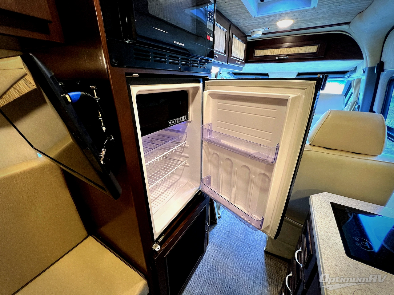 2018 Regency Xalta 4 Captain Photo 13