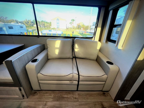 2026 Coachmen Catalina Legacy Edition 333DBDSCK RV Photo 2