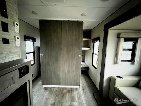 2026 Coachmen Catalina Legacy Edition 333DORM RV Photo 3