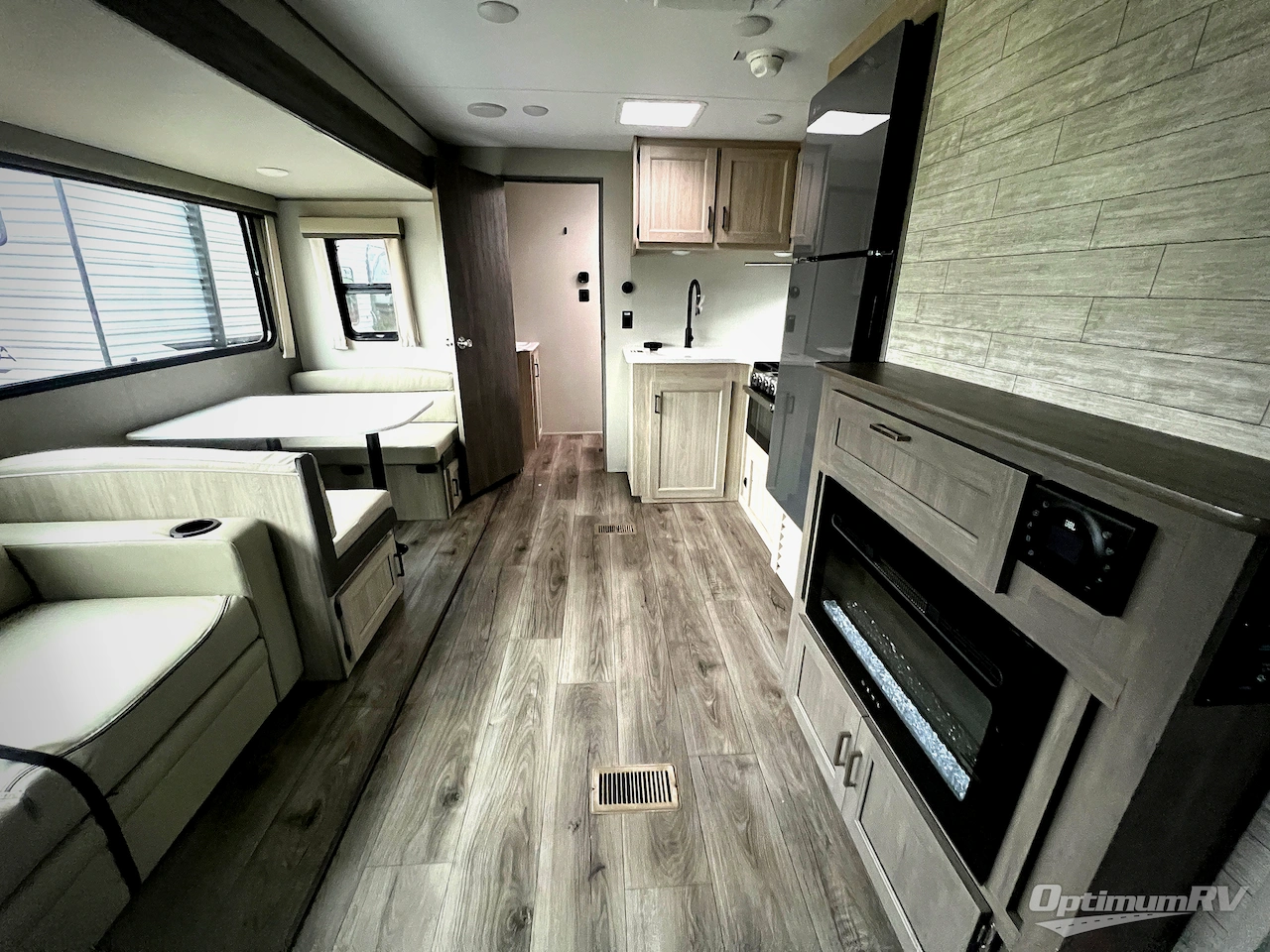 2026 Coachmen Catalina Legacy Edition 333DORM Photo 4