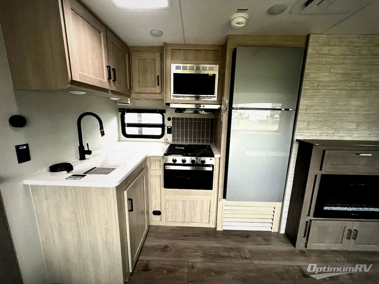 2026 Coachmen Catalina Legacy Edition 333DORM Photo 8