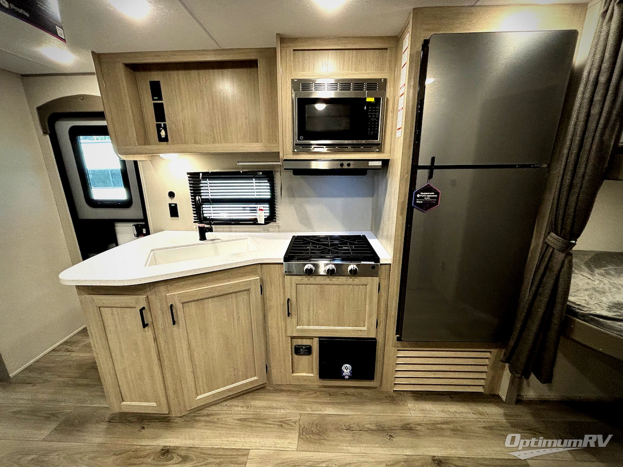 2026 Coachmen Catalina Summit Series 8 231BHS Photo 6