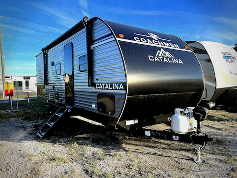 New 2026 Coachmen Catalina Summit Series 8 231BHS Featured Photo