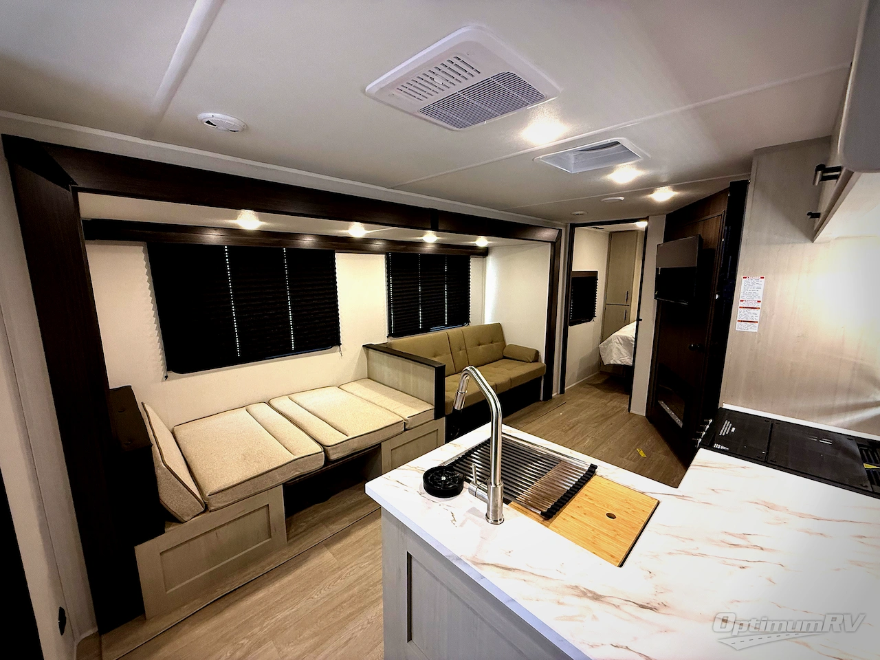 2027 Forest River Cherokee Alpha Wolf 27BHX Photo 4