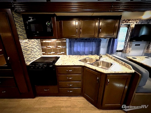 2019 Thor Freedom Traveler A30 RV Photo 2