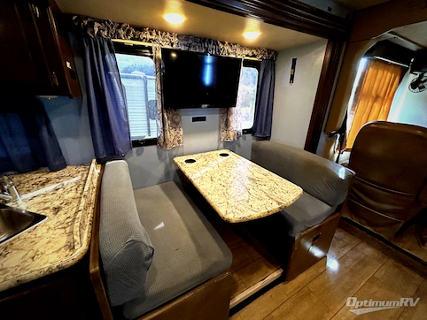 2019 Thor Freedom Traveler A30 RV Photo 3
