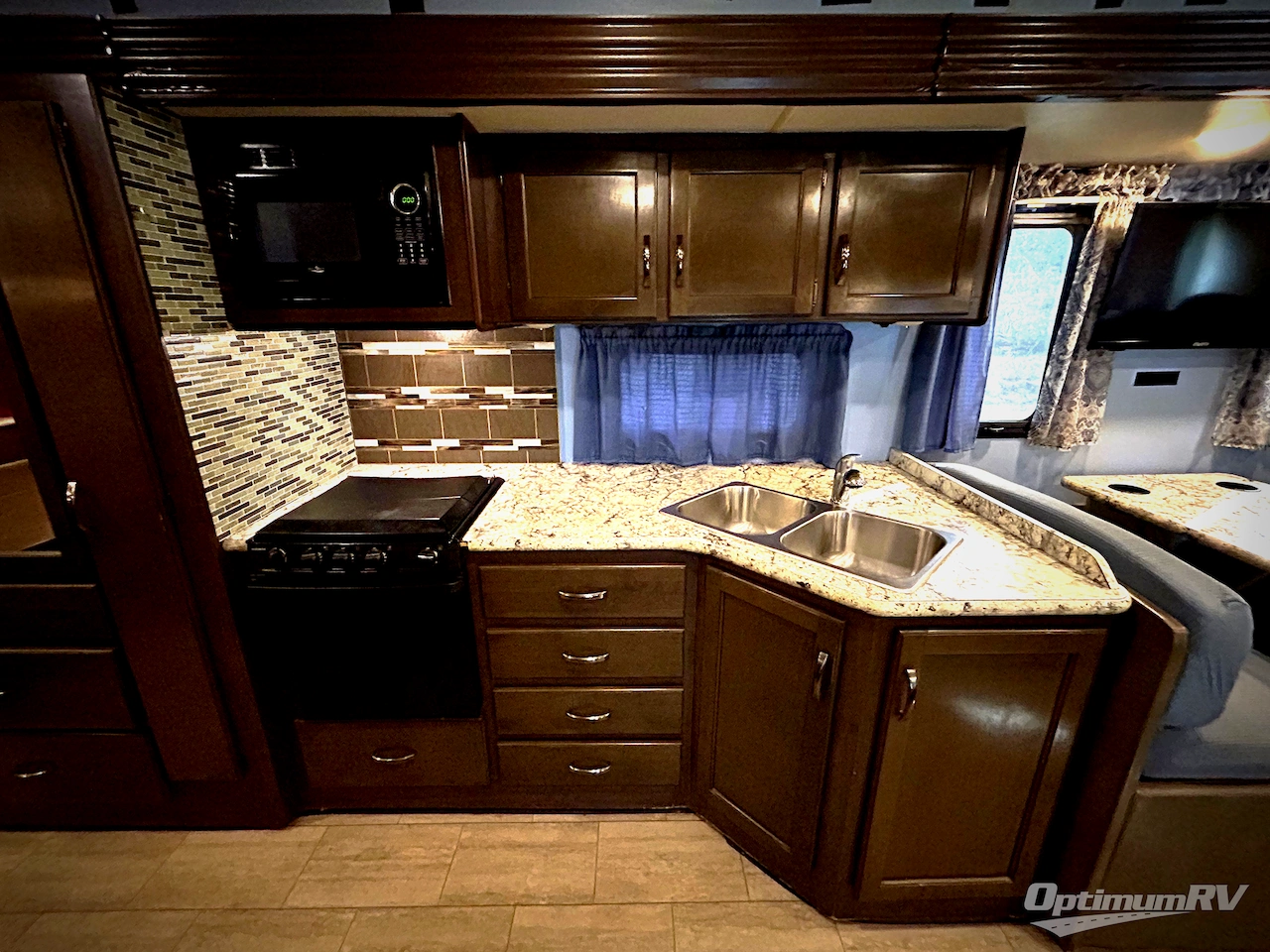 2019 Thor Freedom Traveler A30 Photo 6