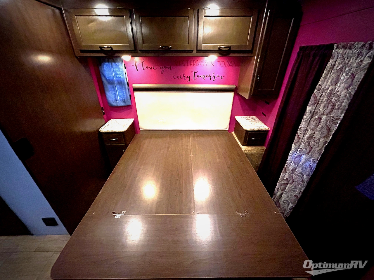 2019 Thor Freedom Traveler A30 Photo 17