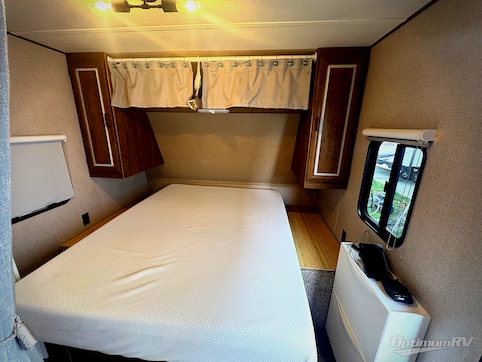 2018 CrossRoads Zinger ZR211RD RV Photo 2