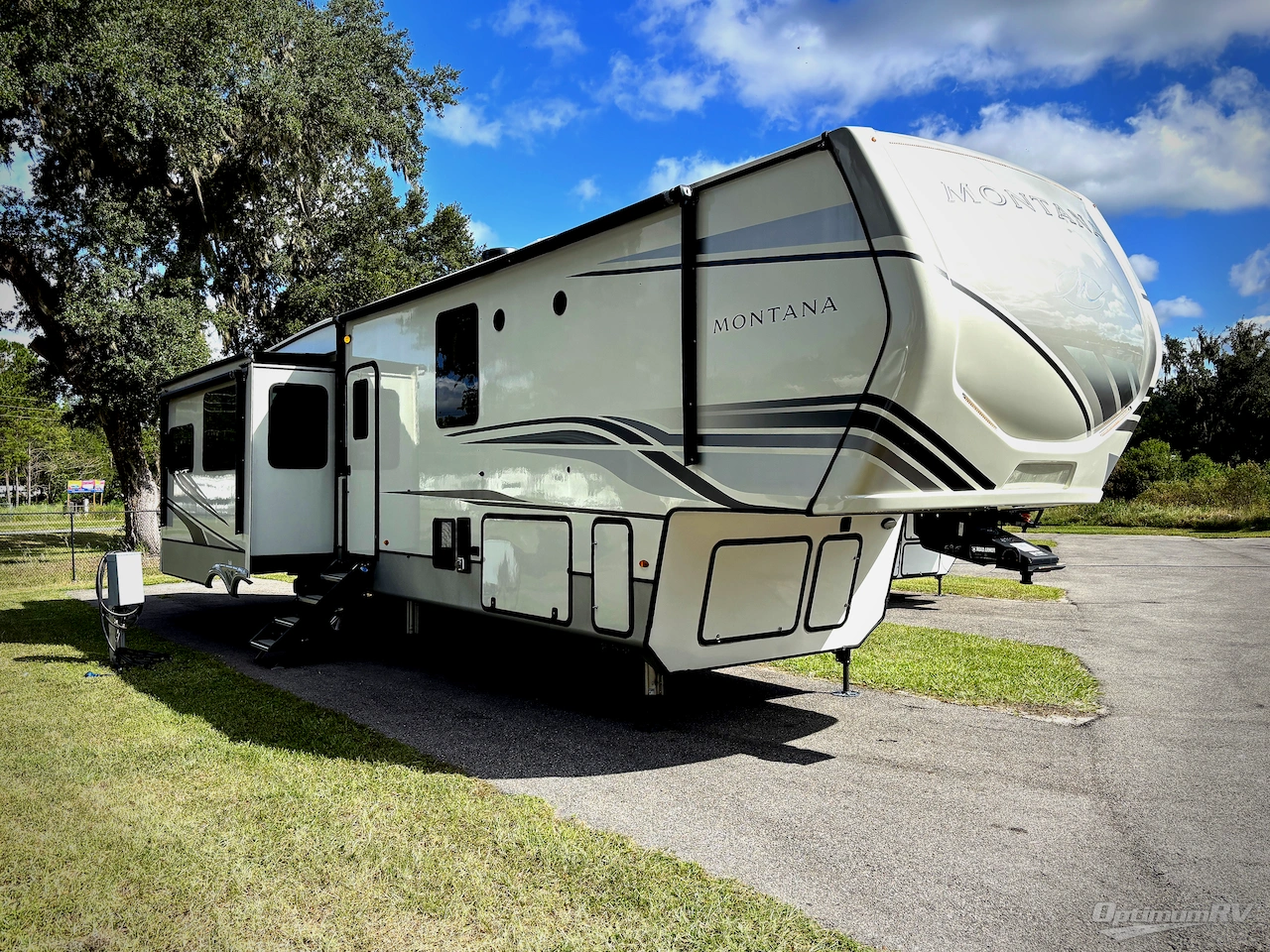 2022 Keystone Montana 3931FB Photo 1