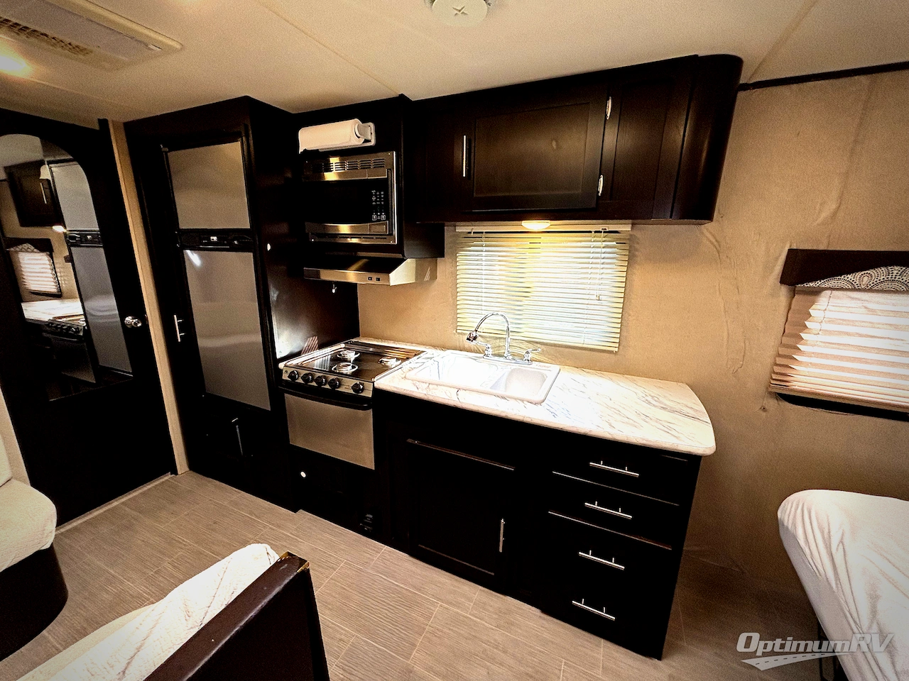 2017 Dutchmen Kodiak Express 201QB Photo 6