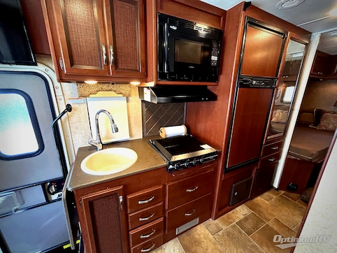 2016 Thor Vegas 24.1 RV Photo 2