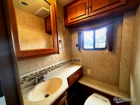 2008 Monaco Knight 40DFT RV Photo 4