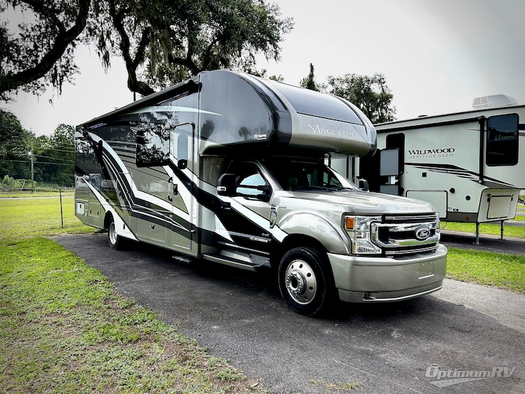 2022 Thor Magnitude SV34 RV Photo 1