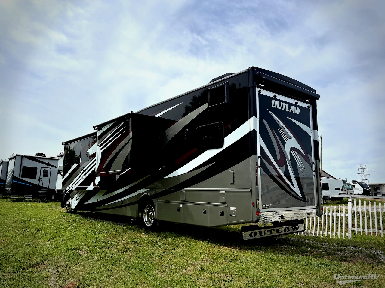 2023 Thor Outlaw 38KB Photo 3