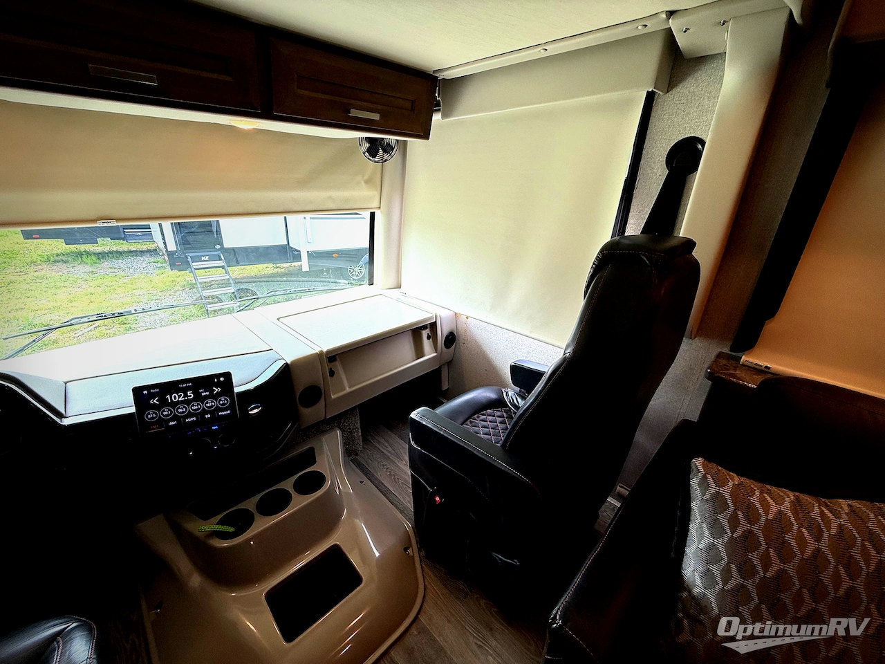 2023 Thor Outlaw 38KB Photo 8
