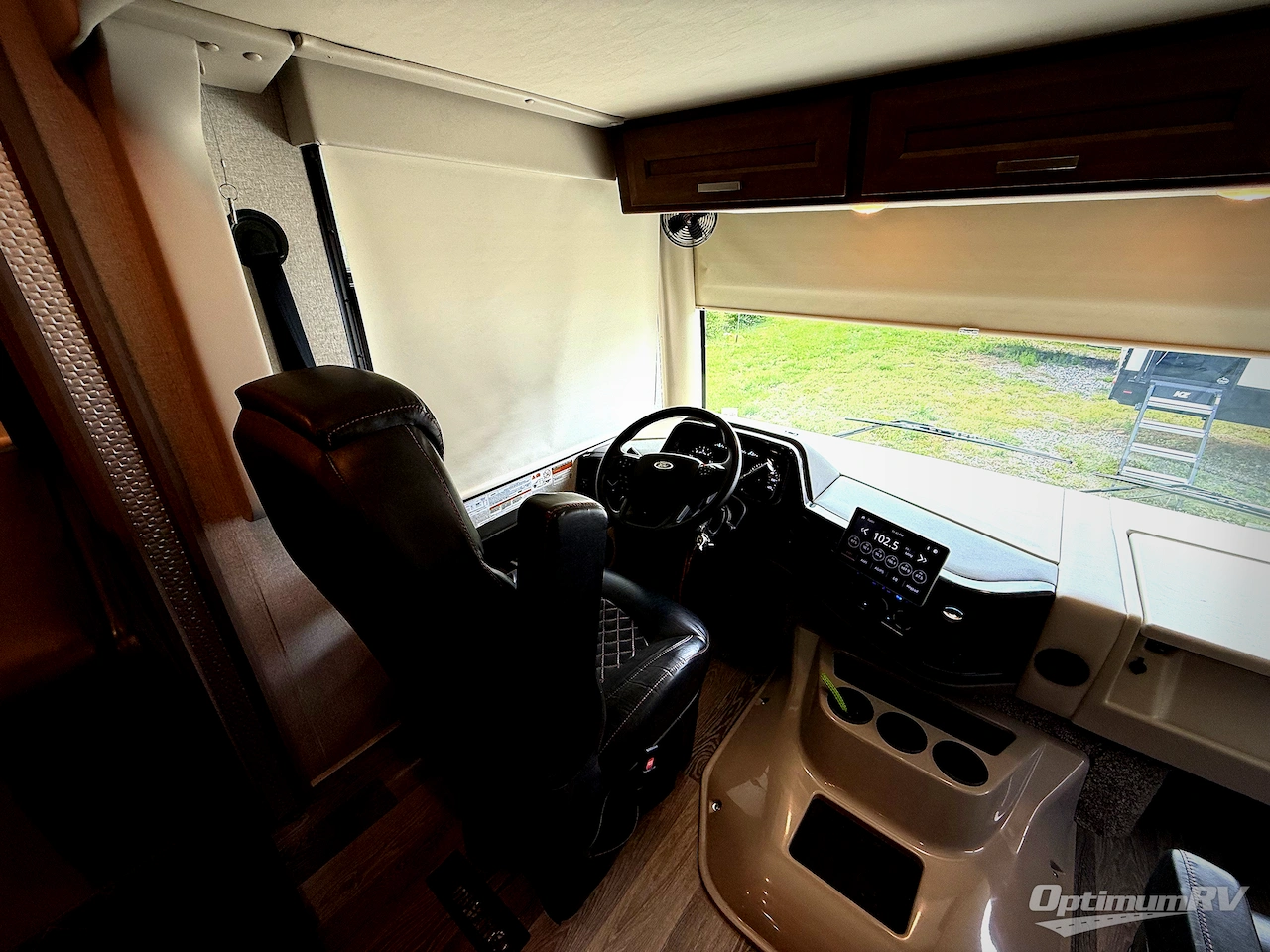 2023 Thor Outlaw 38KB Photo 9