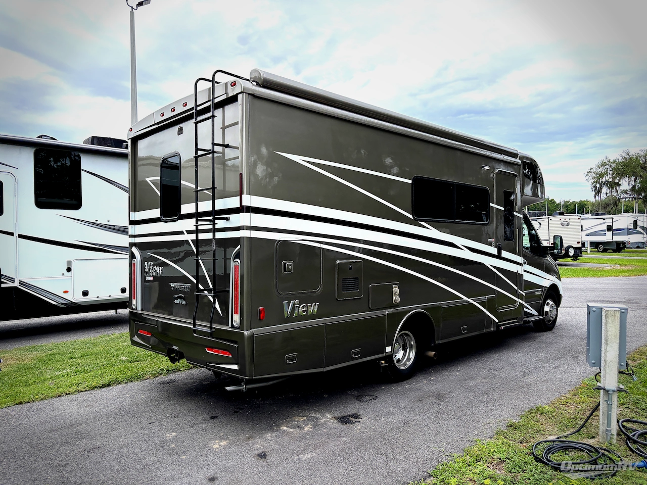 2022 Winnebago View 24D Photo 2