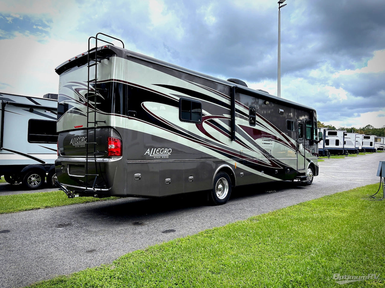 2013 Tiffin Allegro 36 LA Photo 2