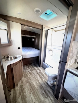 2022 Grand Design Imagine 2910BH RV Photo 4