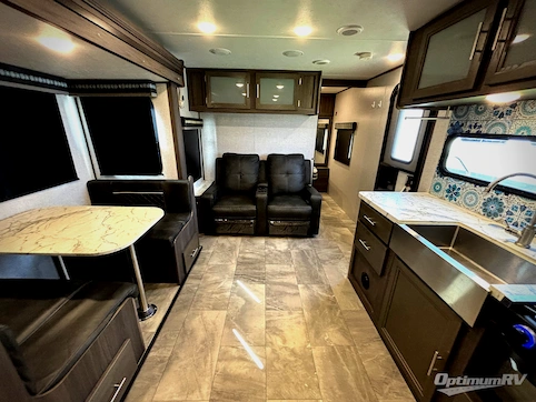 2021 Dutchmen Kodiak Ultra-Lite 242RBSL RV Photo 2