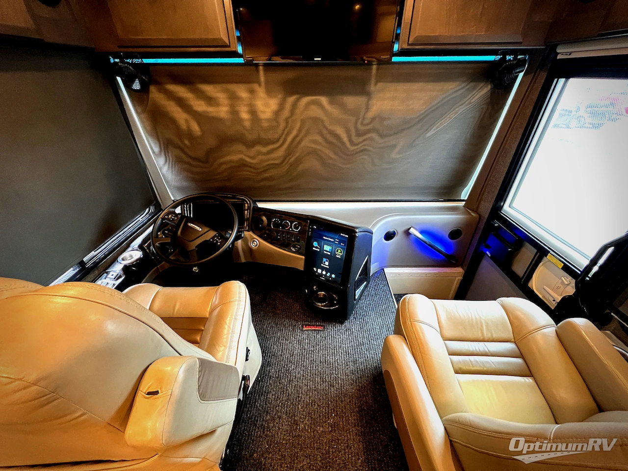 2022 Thor Venetian F42 Photo 7