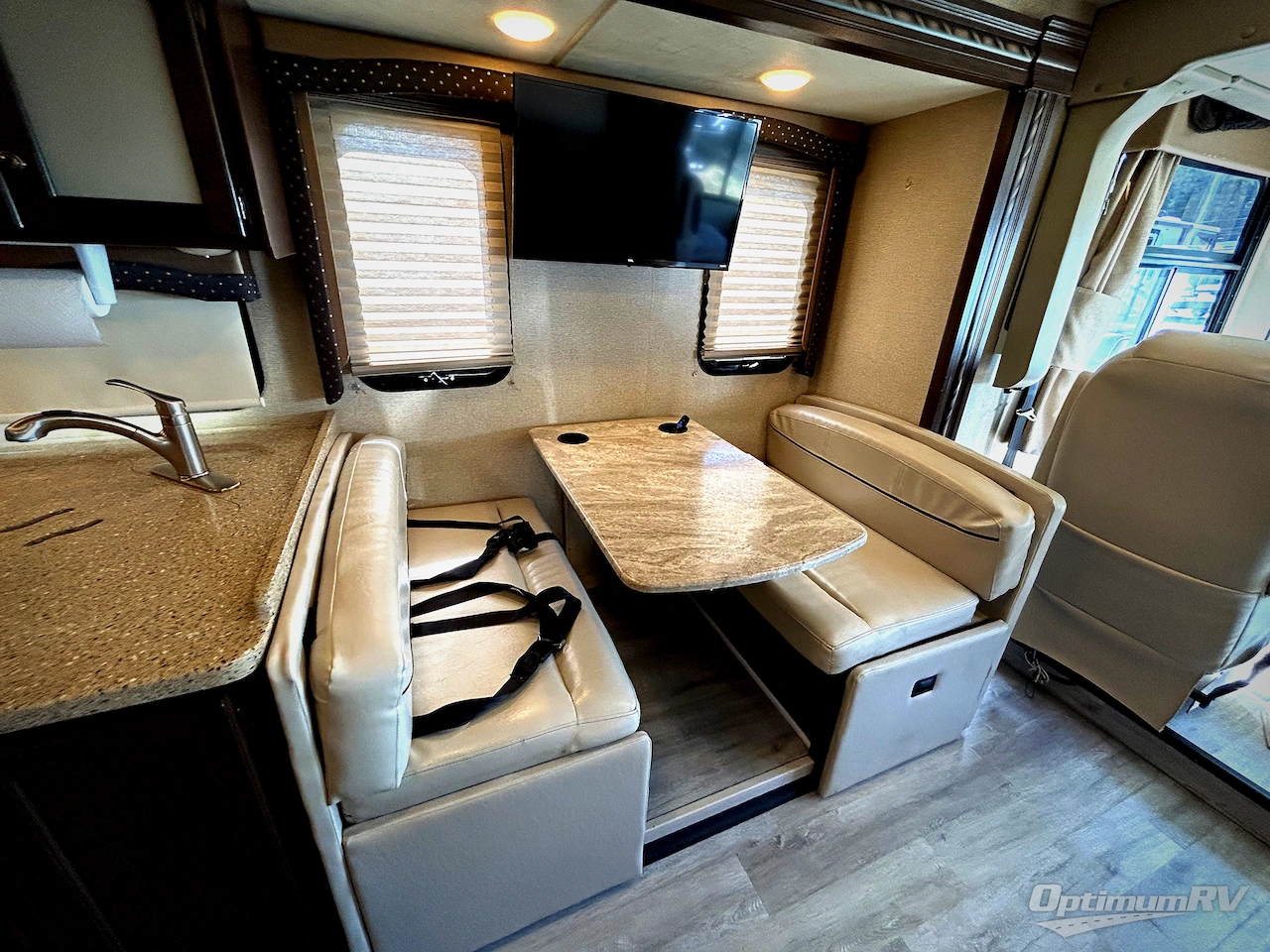 2018 Thor Windsport 34J Photo 10
