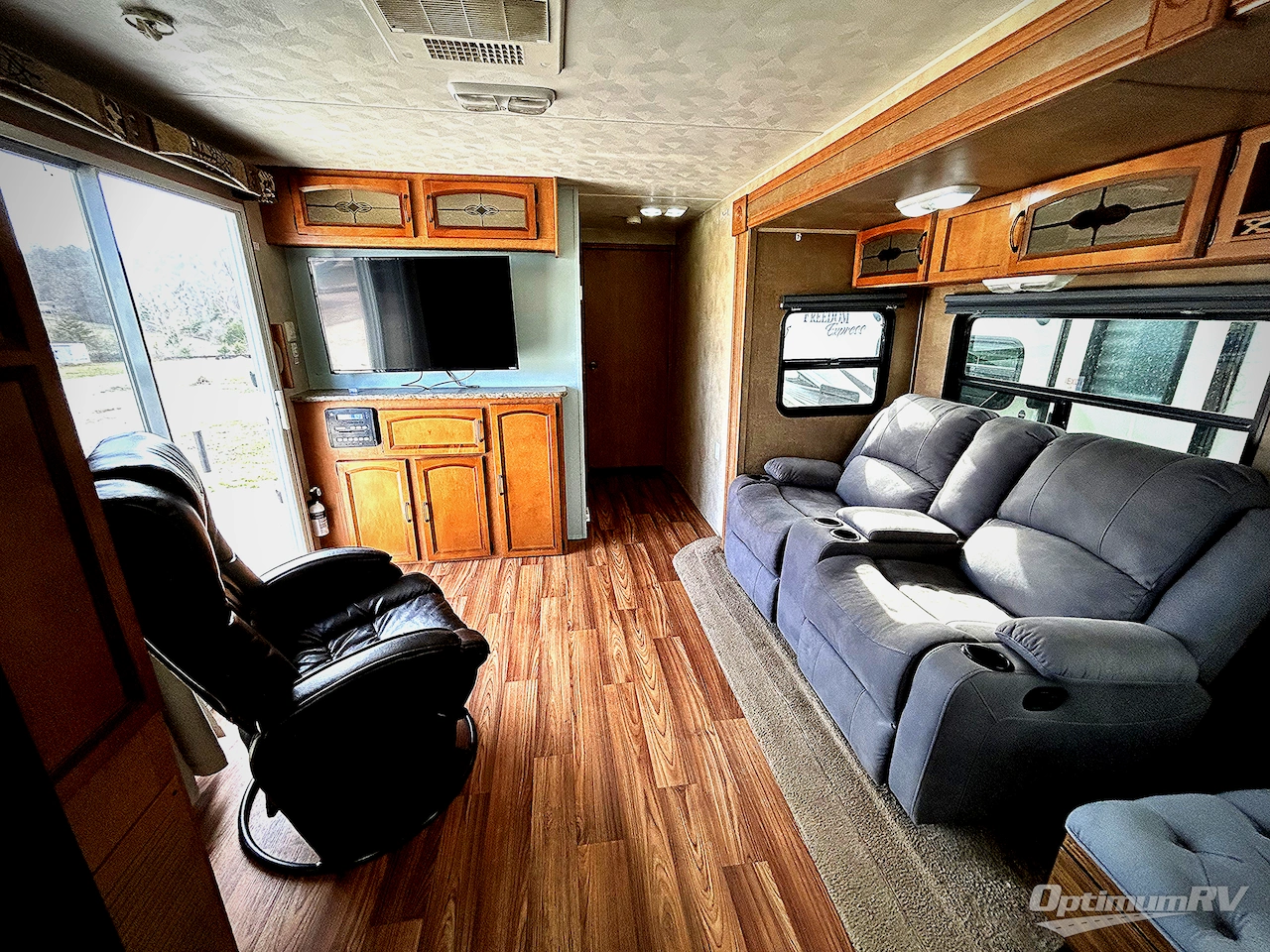 2012 Palomino Puma 32FKSL Photo 6