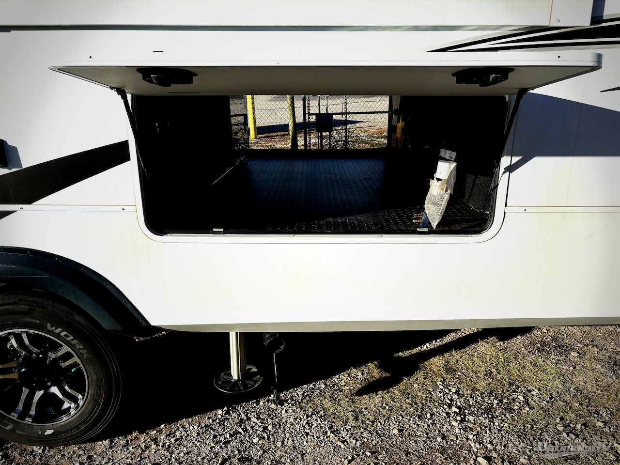 2024 Grand Design Solitude 380FL Photo 18