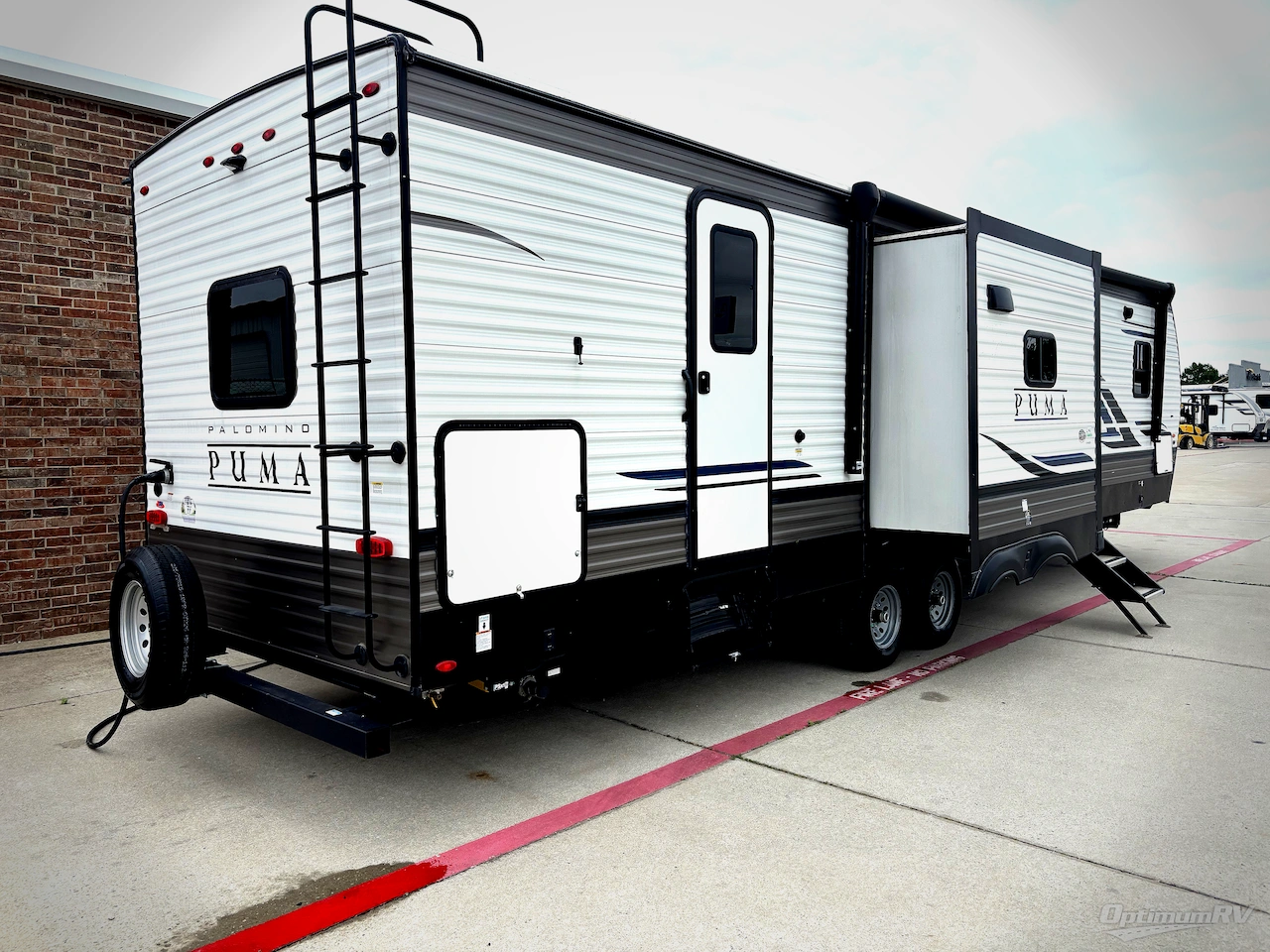 2022 Palomino Puma 32BH2B Photo 2