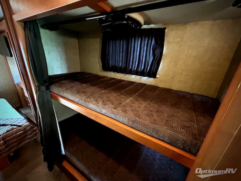 2016 Itasca Sunstar 31BE RV Photo 3
