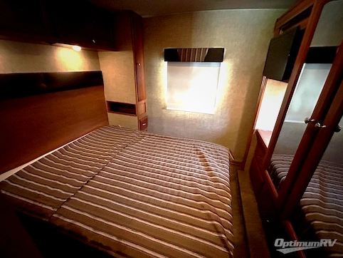 2016 Itasca Sunstar 31BE RV Photo 4