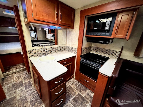 2011 Thor ACE 29 1 RV Photo 2